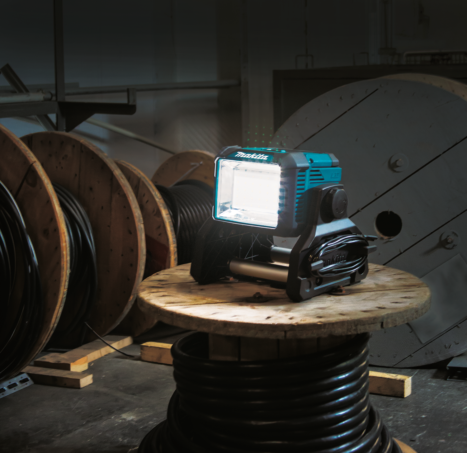 Makita Dml811 Beauty Shot
