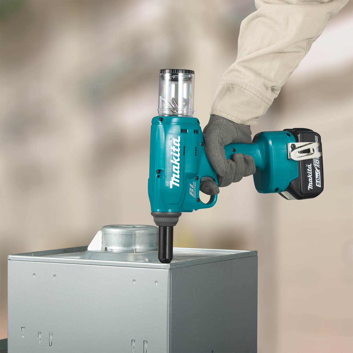 Makita Xvr01 T Action Shot 1