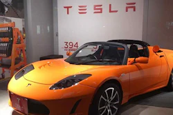 Tesla Roadster Japanese Display 56ba00be1ea03