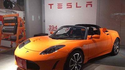 Tesla Roadster Japanese Display 56ba00be1ea03