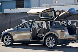 Tesla X Suv 570d01bde8e2a