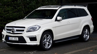 The Mercedes-Benz GL 350 BlueTEC 4MATIC Sport-Packet AMG (X 166).