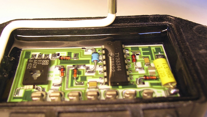 EpoxySet's Silcast 8446 is a silicone system specifically designed to offer bonding characteristics to metal surfaces.