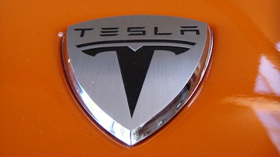 Tesla 575ad6a24d55e