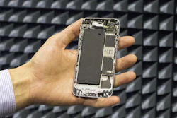 The phone's antennas are placed in the top and bottom, which means that the phone's touch screen does not cover the entire phone. A new method allows the antennas to consume less space, so the phone display can be made larger.