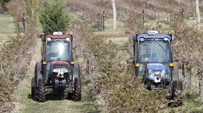 Autonomous Compact Tractors In A Texas Vineyard Nov 2012 57c6e54c92d91