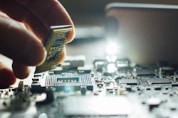 Installation Of Processor In Cpu Socket 000080982063 Medium 1 57bda71f63451