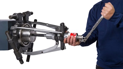 The BETEX HSP self-centering pullers from Bega Special Tools.