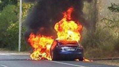 During a test drive in a Model S 90D, the vehicle suddenly made a loud noise and sent a visual alert on the dashboard stating that there was a problem with “charging”, according to electrek.
