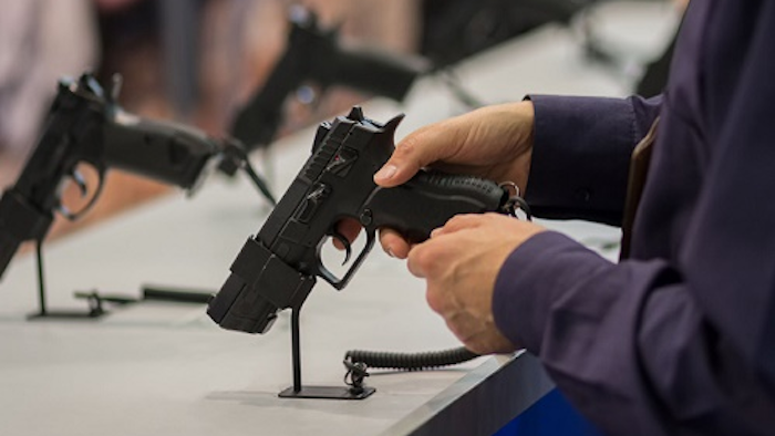 Gun 582db994a25b4