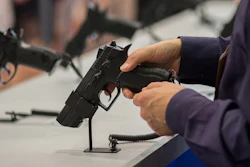 Gun 582db994a25b4