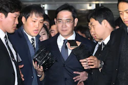 Lee Jae-yong, center, vice chairman of Samsung Electronics Co., leaves after attending a hearing at the Seoul Central District Court in Seoul, South Korea, Thursday, Feb. 16, 2017. The billionaire heir to Samsung, South Korea's most successful and best known conglomerate, made his second attempt Thursday to block efforts by prosecutors to arrest him on bribery and other charges in connection with a corruption scandal that has engulfed the country's president.