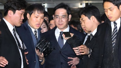 Lee Jae-yong, center, vice chairman of Samsung Electronics Co., leaves after attending a hearing at the Seoul Central District Court in Seoul, South Korea, Thursday, Feb. 16, 2017. The billionaire heir to Samsung, South Korea's most successful and best known conglomerate, made his second attempt Thursday to block efforts by prosecutors to arrest him on bribery and other charges in connection with a corruption scandal that has engulfed the country's president.