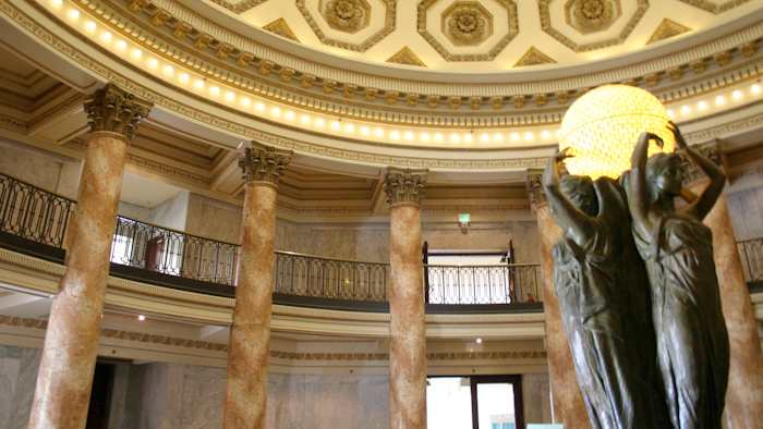 Closeup view of DEC-G25F accent lights at the base of the rotunda dome.