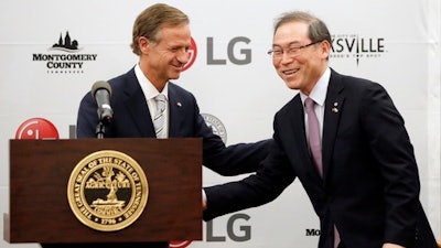 Tennessee Gov. Bill Haslam, left, introduces Dan Song, the president of LG's home appliances division, during an announcement Tuesday, Feb. 28, 2017, in Nashville, Tenn. It was announced that South Korean appliance maker LG Electronics Inc. has selected Clarksville, Tenn., as the site for its washing machine plant in the United States. The 829,000-square-foot facility is projected to cost $250 million and create 600 new jobs.