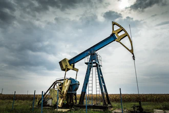 Operating Oil And Gas Well 516019729 743x472 58c17c133bdc5