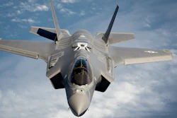 A U s Air Force Pilot Navigates An F 35 A Lightning Ii Aircraft Assigned To The 58th Fighter Squadron 33rd Fighter Wing Into Position To Refuel With A Kc 135 Stratotanker Assigned To The 336th Air Refueling 130516 F Xl333 556 590b3874bfadc