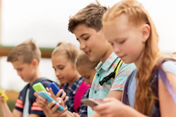 Elementary School Students With Smartphones 613753116 4901x3267 5953bbad7fb6f