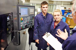 Engineer Teaching Apprentices To Use Computerized Lathe 458860281 2122x1415