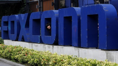 Taiwanese electronics maker Foxconn's plan to build a display panel factory in the U.S. has sparked a flurry of lobbying by states vying to land what some economic development officials say is a once-in-a-generation prize.