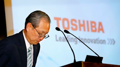 Toshiba Corp. President Satoshi Tsunakawa bows during a press conference at the company's headquarters in Tokyo, Thursday, Aug. 10, 2017.