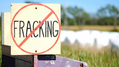 No Fracking Sign In Rural Setting 480195536 725x485
