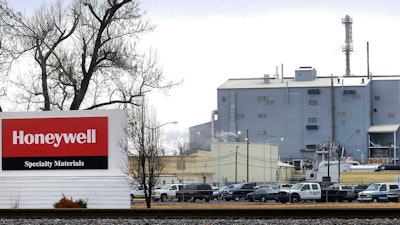 This Jan. 18, 2011, file photo, shows the Honeywell Specialty Materials plant in Metropolis, Ill. Honeywell is spinning business worth more than $7 billion, but holding on to its lucrative defense and aerospace division, the company said Tuesday, Oct. 10, 2017.