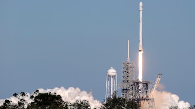 A Falcon 9 SpaceX rocket carrying a Koreasat 5A communications satellite lifts off from pad 39A at the Kennedy Space Center in Cape Canaveral, Fla., Monday, Oct. 30, 2017.