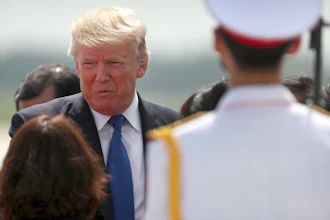 U.S. President Donald Trump arrives at Danang International Airport in Danang, Vietnam, Friday, Nov. 10, 2017.