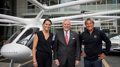 Volocopter at the Grand Opening of Lab1886 in Atlanta, GA. From left to right: Susanne Hahn, Head of Lab1886 Global, Nathan Deal, Governor of Georgia, Guy Kawasaki, Tech Evangelist and Brand Ambassador.