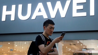Huawei Man With Phone Ap