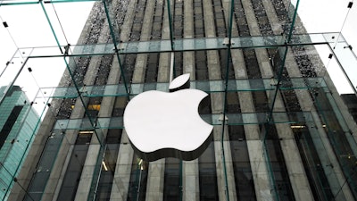 Apple Store In Fifth Avenue, New York 474875082 3500x2337 (1)