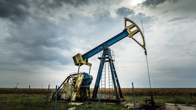 Operating Oil And Gas Well 516019729 743x472 (1)