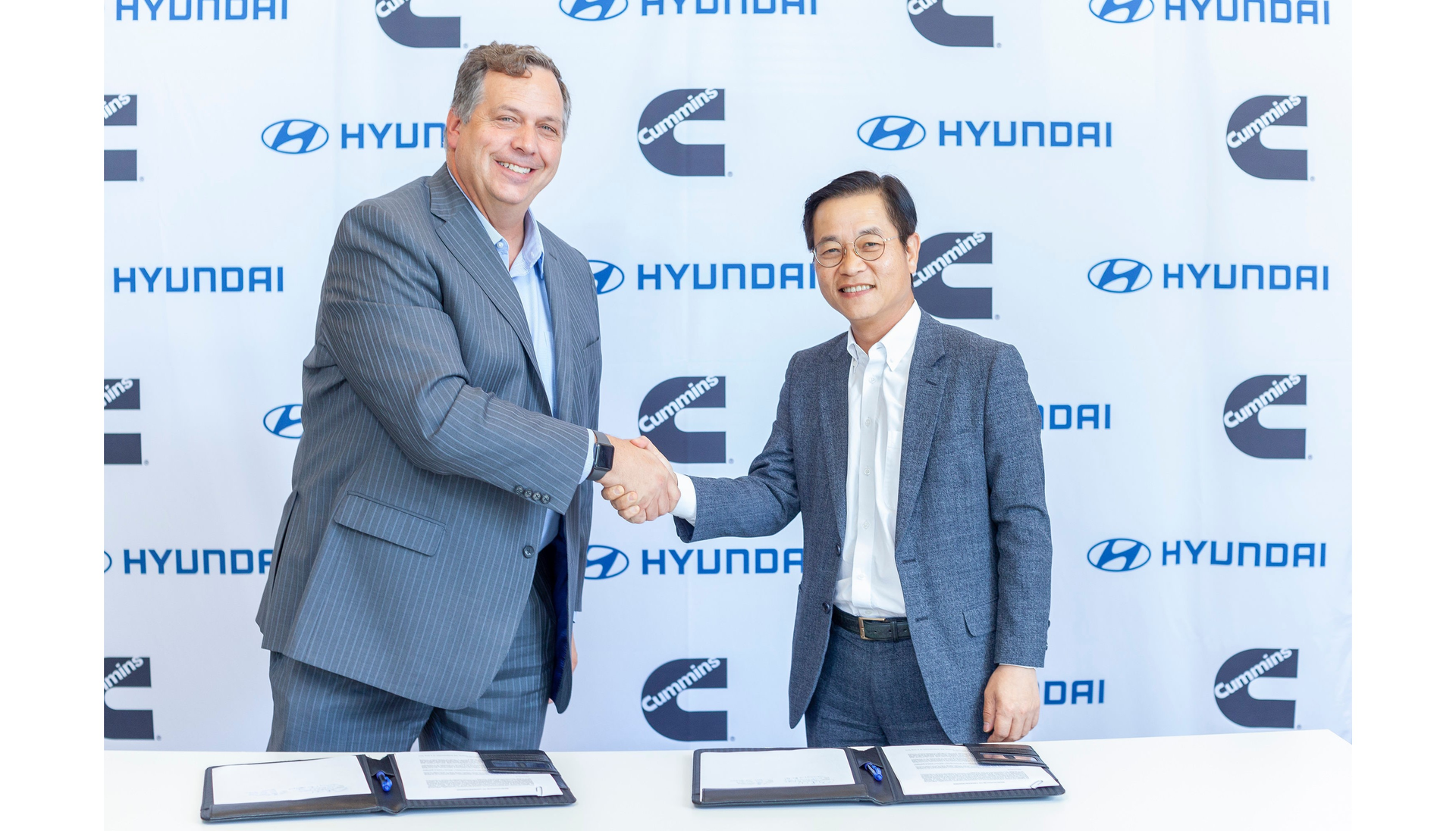 Thad Ewald, Vice President &ndash; Corporate Strategy at Cummins, and Saehoon Kim, Vice President and Head of Fuel Cell Group at Hyundai Motor Group, sign a MOU on behalf of Cummins and Hyundai to collaborate on hydrogen fuel cell technology.