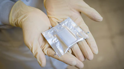 Researchers showed that a lithium metal battery equipped with the device could be charged and discharged for 250 cycles and a lithium ion battery for more than 2000 cycles. The batteries were charged from zero to 100 percent in 10 minutes for each cycle.