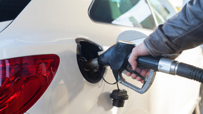 Car At Gas Station 523725435 5616x3744 5acb85958ddc0