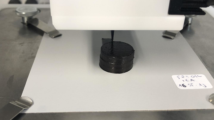 The biopaste used to print this cylinder consists of 50 percent lignin and 50 percent cellulose.