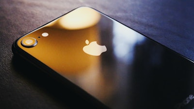 Photo 1589570844624 8606f81f7eb3
