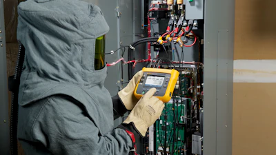 Taking power quality measurements using a Fluke 1730 PQ Analyzer.