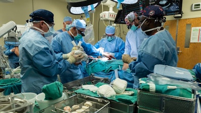Cardiothoracic surgeons with UofL Health – Jewish Hospital and the University of Louisville performed the world’s first Aeson bioprosthetic total artificial heart implantation in a female patient on Sept. 14, 2021.