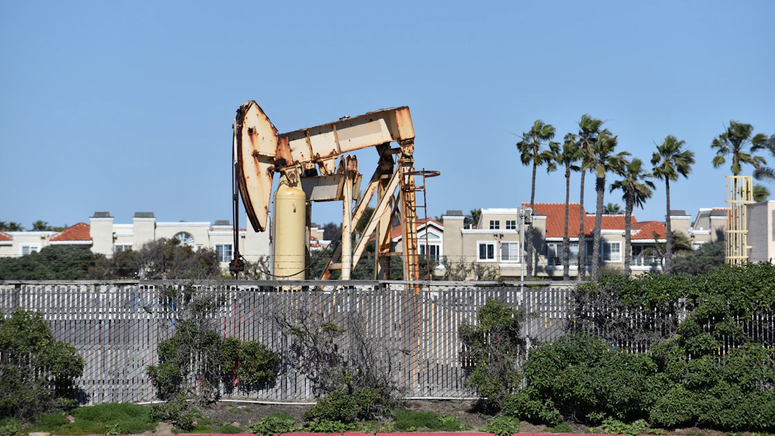 Urban Oil Rigs Ranch LA's Troubled Urban Oil Drilling History Nears End | Industrial ...