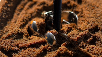 The dry electropolishing technology enables the reproducible and resource-saving generation of perfect high-gloss surfaces in short process times.