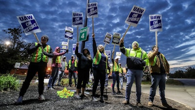 UAW local 862 members strike outside of Ford's Kentucky Truck Plant in Louisville, Ky. on Thursday, Oct. 12, 2023.