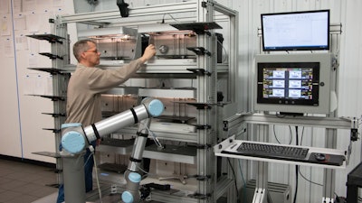 A UR10 is handling the “harvesting” of 3D printers, enabling 24/7 production.
