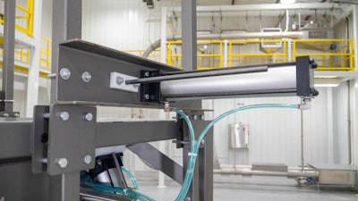 By combining hygienic bag clamps with the tensioning action of spring-loaded bag support arms, liner distension into downstream equipment can be prevented.
