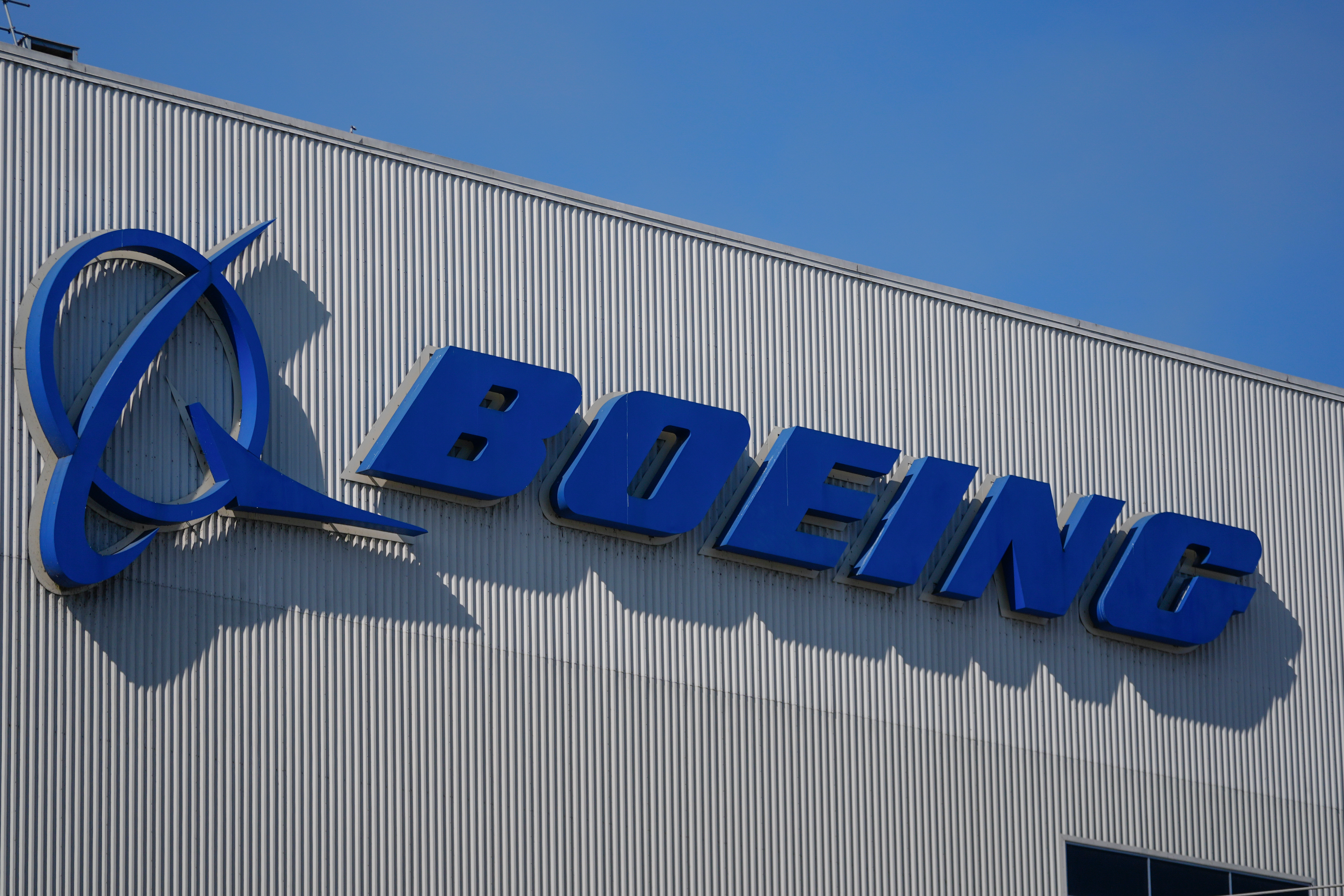 Boeing Withdraws Contract Offer After Talks With Striking Workers Break ...