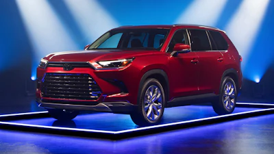 This photo provided by Edmunds shows the 2025 Toyota Grand Highlander Hybrid.