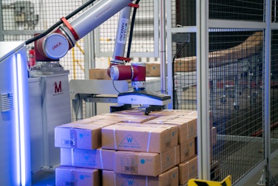 The unloading of heavy battery boxes at WEMAS Absperrtechnik GmbH used to be a fully manual task with low efficiency, requiring two operators. This task has now been replaced by an off-the-shelf robotic palletizing solution enabled by OnRobot’s user-friendly D:PLOY-platform.