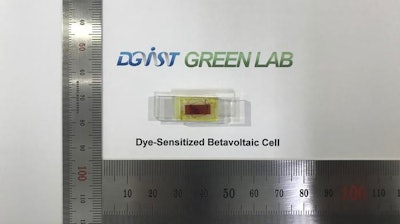 A small dye-sensitized betavoltaic cell has radiocarbon on both the cathode and anode, which increases its energy-conversion efficiency.