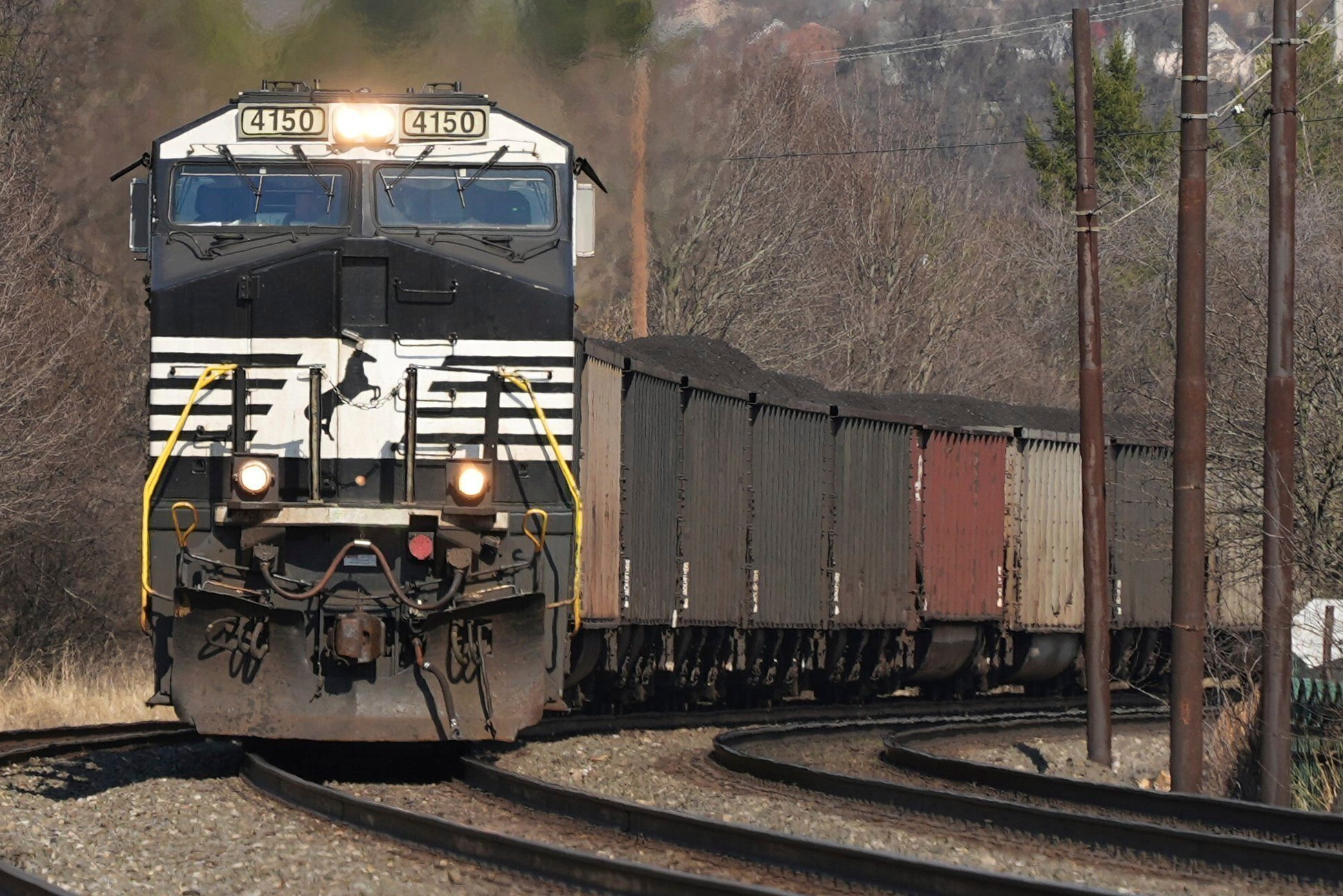 Major Rail Unions Oppose Union Pacific-Norfolk Southern Merger Over Safety, Cost Concerns